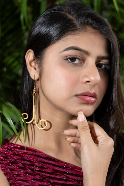 handmade-dokra-brass-long-spiral-dangler-earring