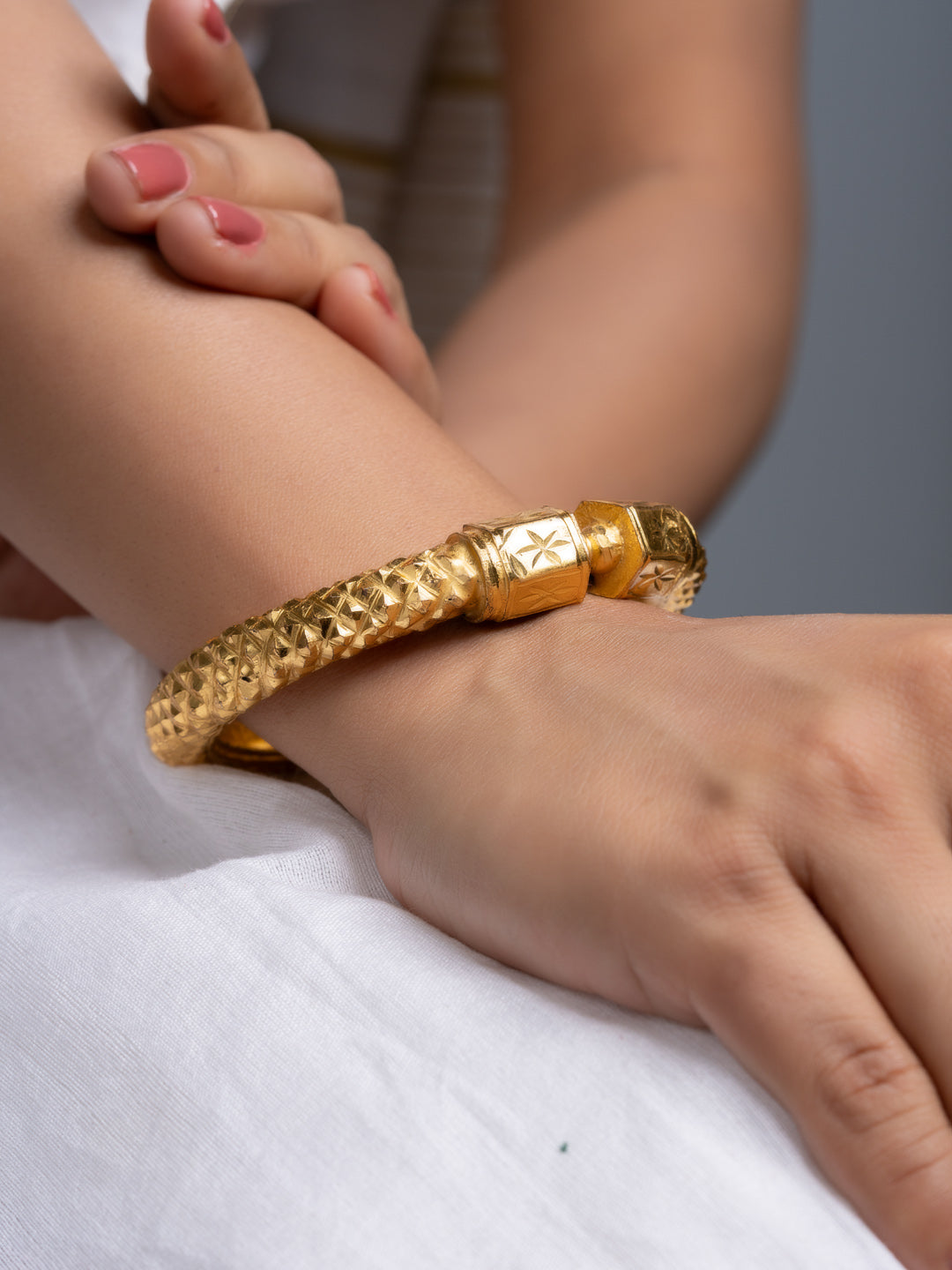 Gold Plated Nakshi Design Bangle Exquisite Copper Jewelry for