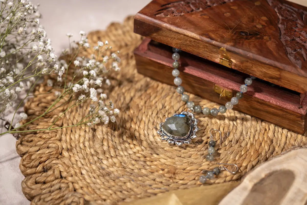 Handmade Jewellery: Step-by-Step Creation Guide 2026 – Lookandadorn.com