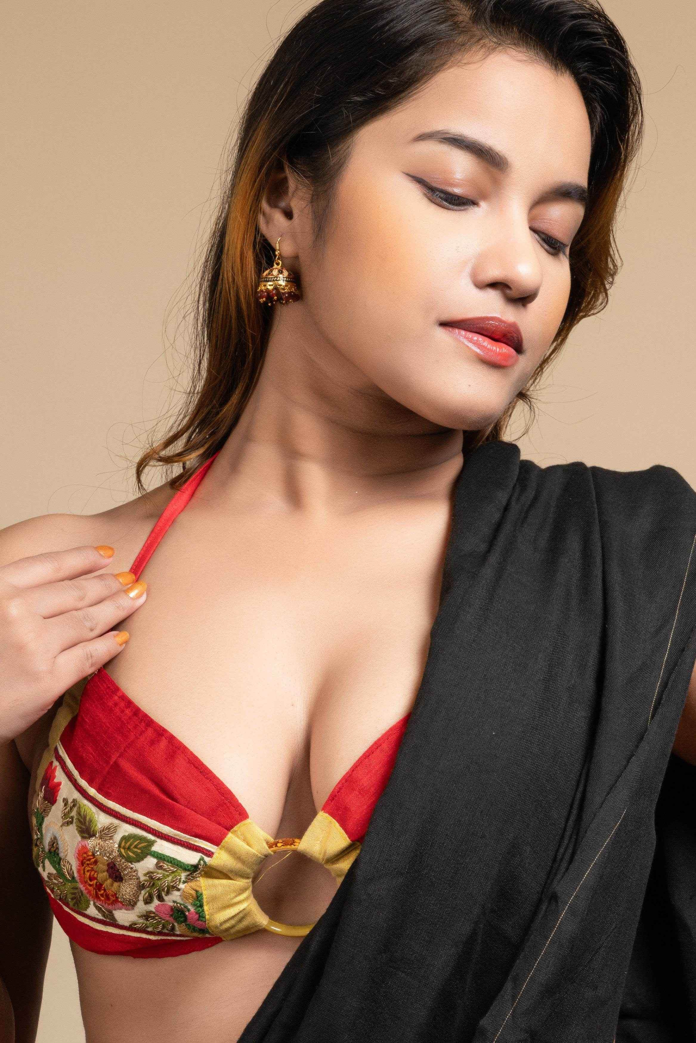 Discover the Allure of Backless Blouses for Wedding Parties and Special Occasions - Lookandadorn.com