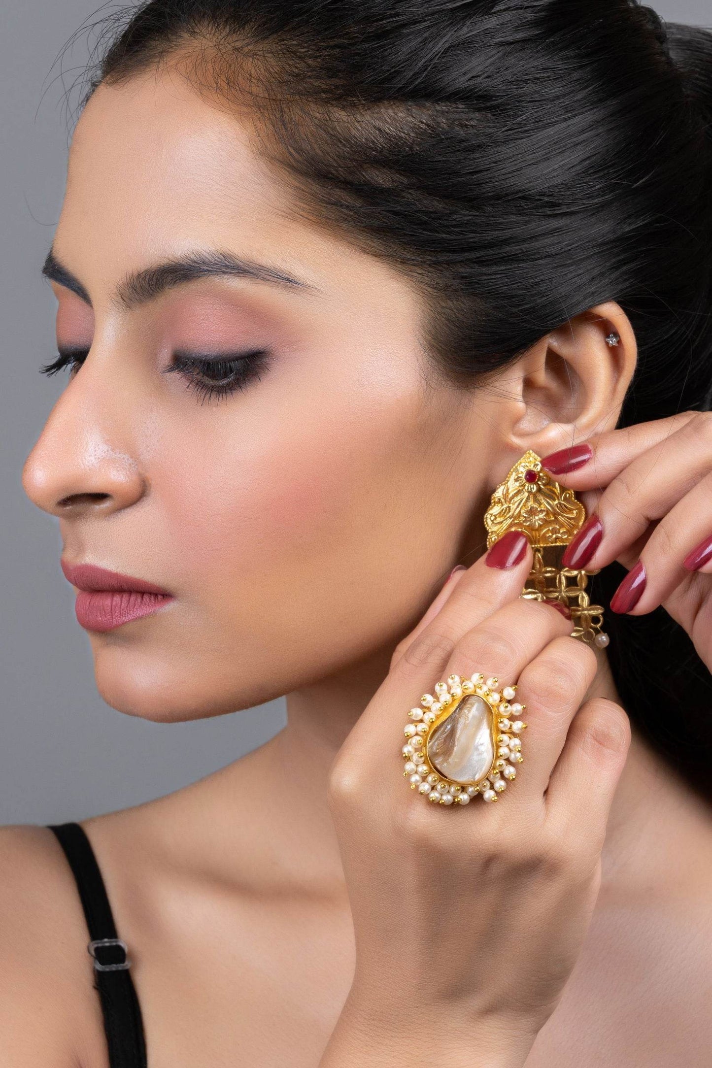 Adjustable Golden Brass Baroque Pearl Statement Ring for Elegant and Sophisticated Style - Lookandadorn.com