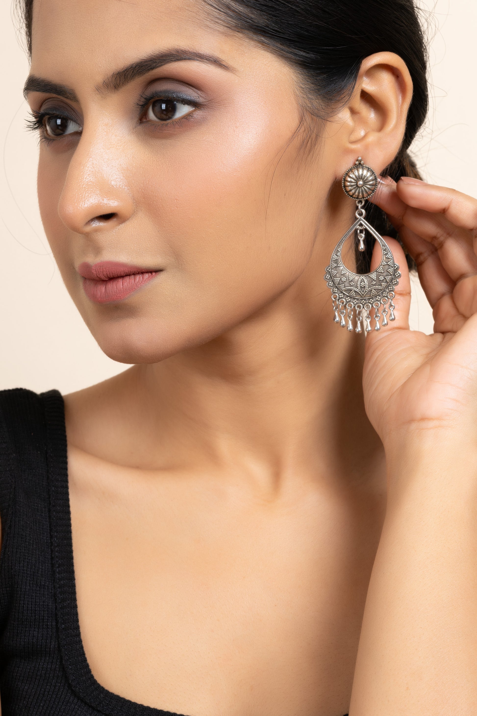 oxidized-silver-round-stud-chandbali-earring