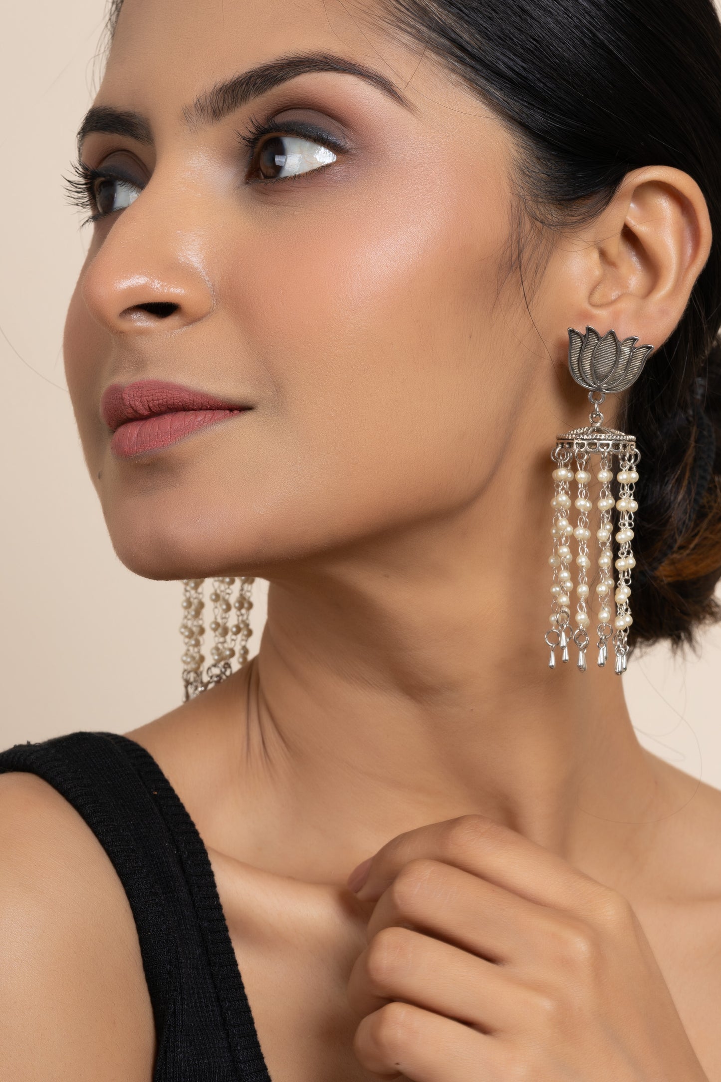 oxidized-silver-lotus-stud-pearl-chain-jhumka-earring