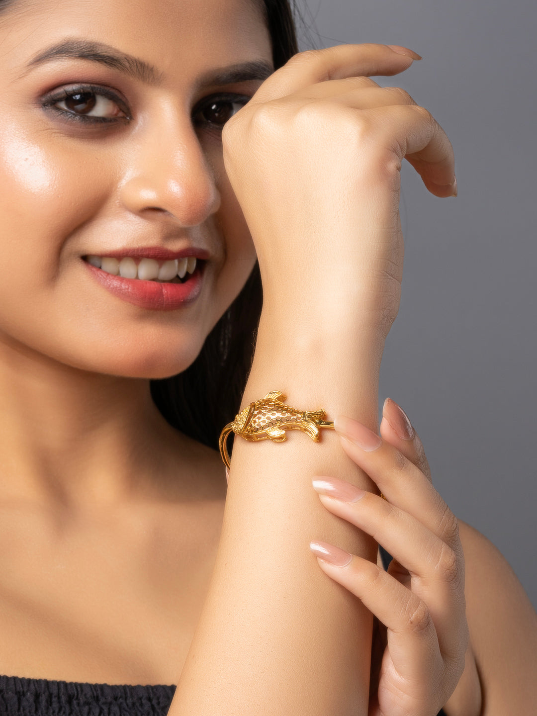 22K Gold Plated Adjustable Fish Noa Bangle LOOK AND ADORN - designed for you