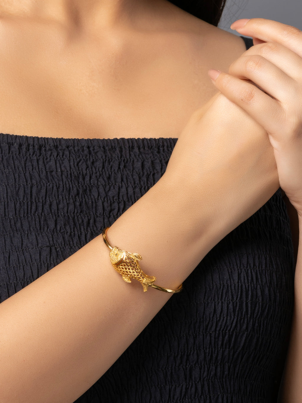22K Gold Plated Adjustable Fish Noa Bangle LOOK AND ADORN - designed for you