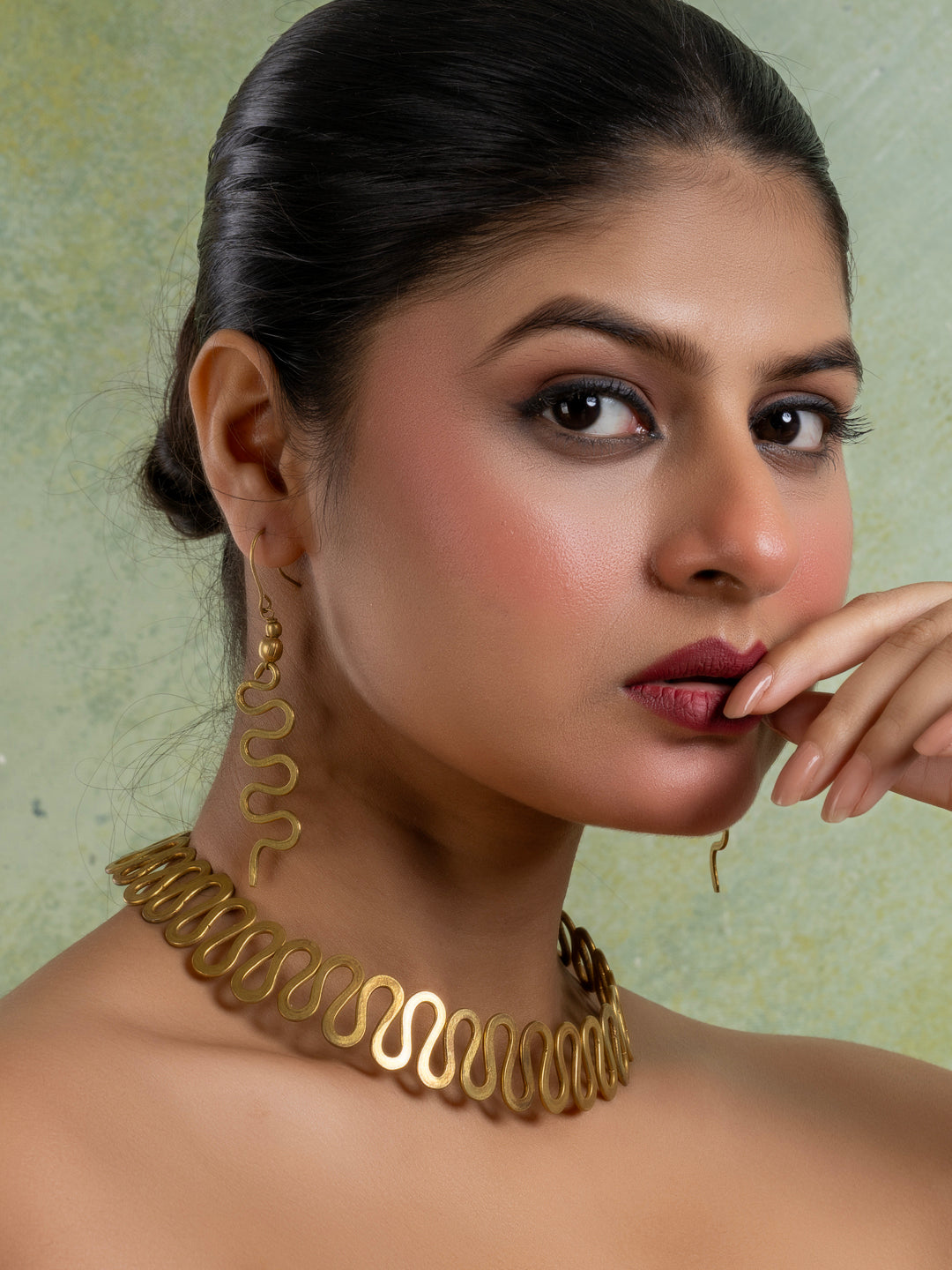 Golden Brass Dokra Spiral Necklace set with Earring