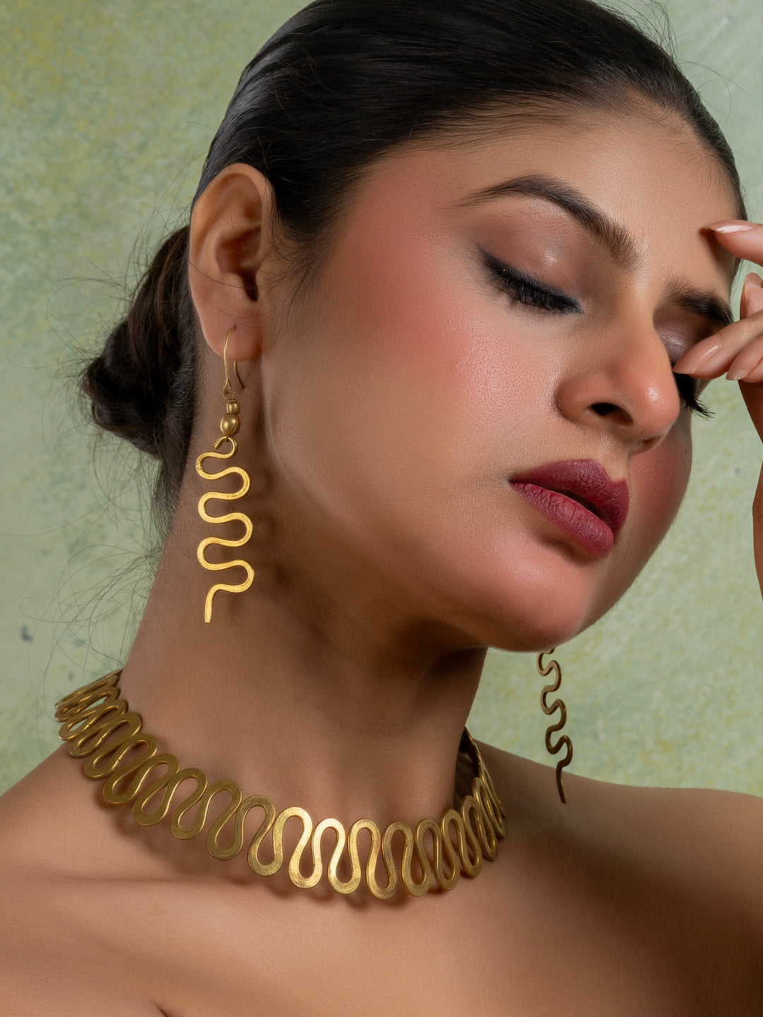 Golden Brass Dokra Spiral Necklace set with Earring