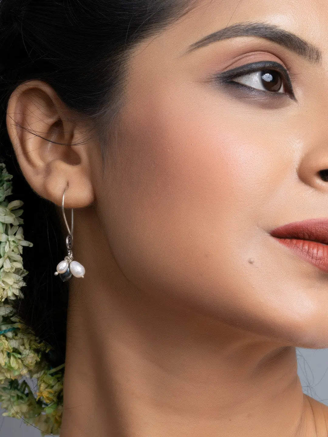 Freshwater White Midnight Blue Pearl Earrings - Lookandadorn.com