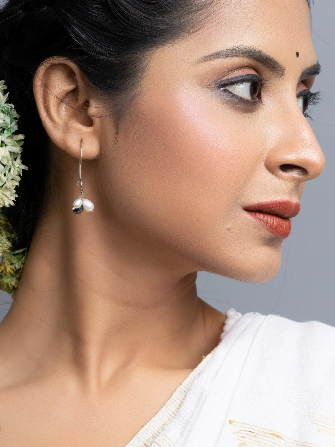 Freshwater White Midnight Blue Pearl Earrings - Lookandadorn.com