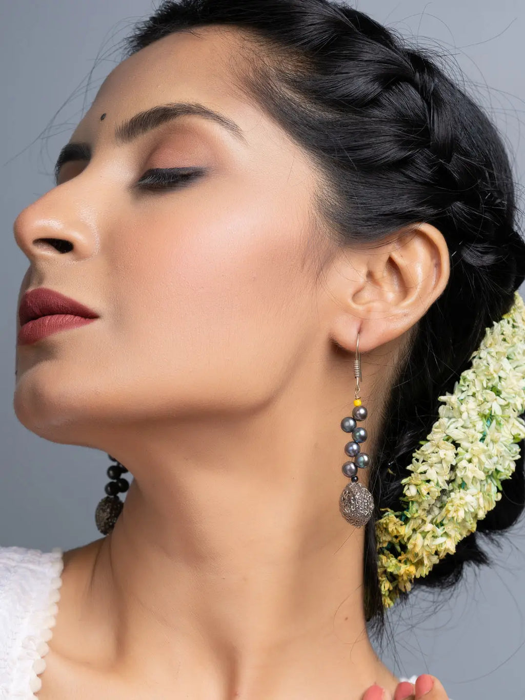 Button Pearl Midnight Grey Earrings - Lookandadorn.com
