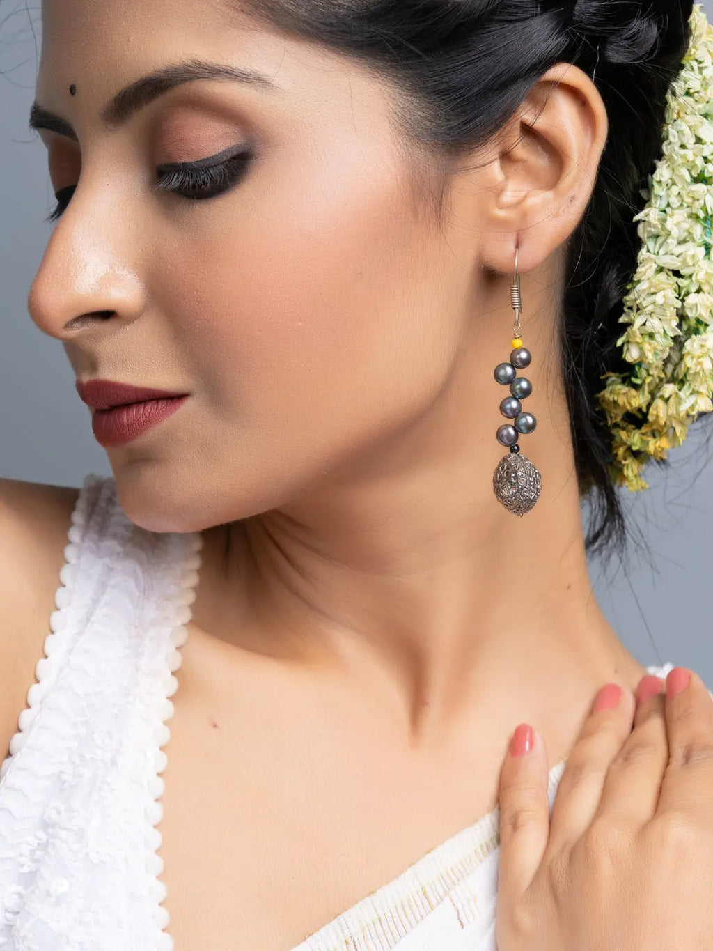 Button Pearl Midnight Grey Earrings - Lookandadorn.com