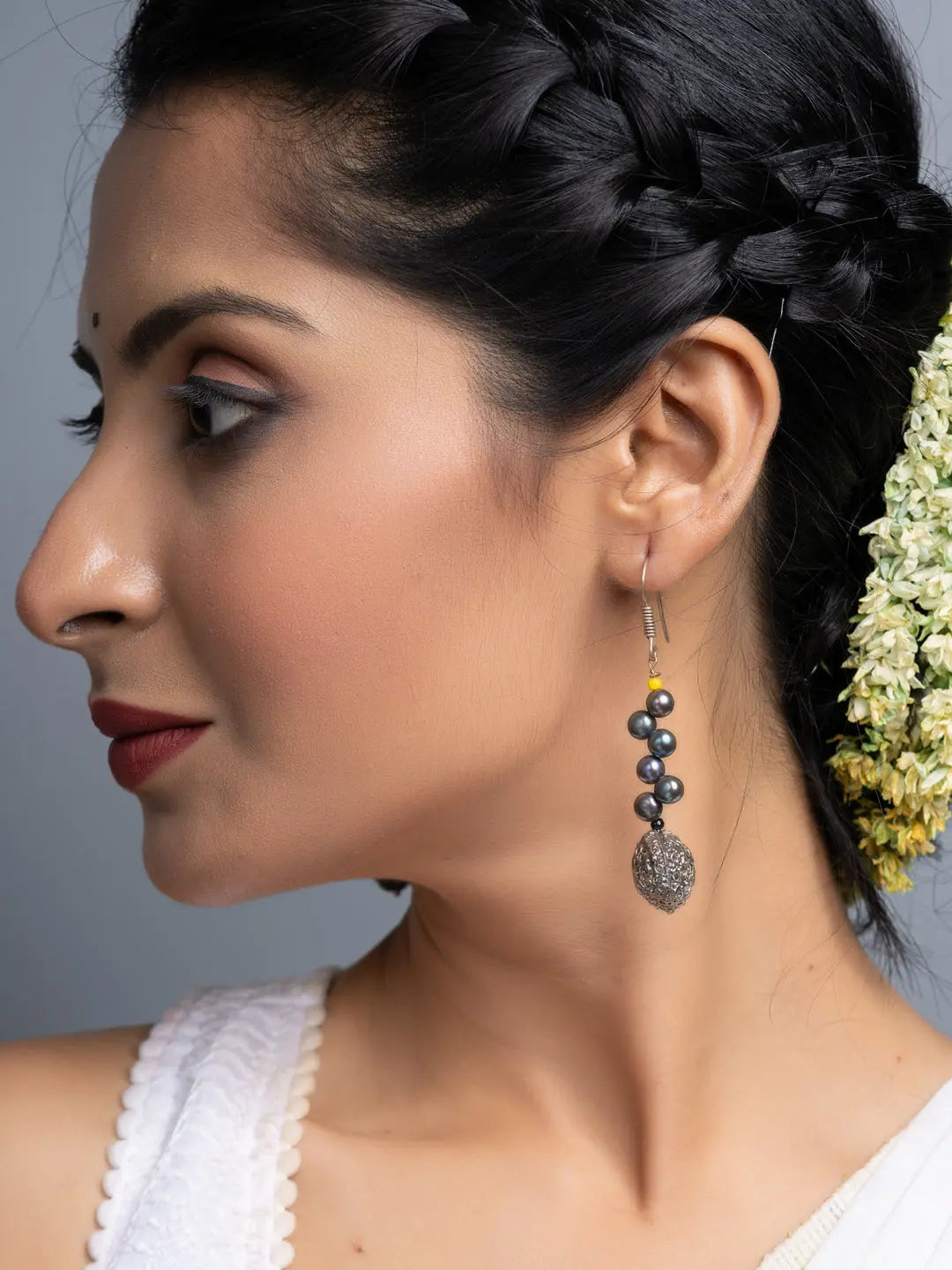 Button Pearl Midnight Grey Earrings - Lookandadorn.com