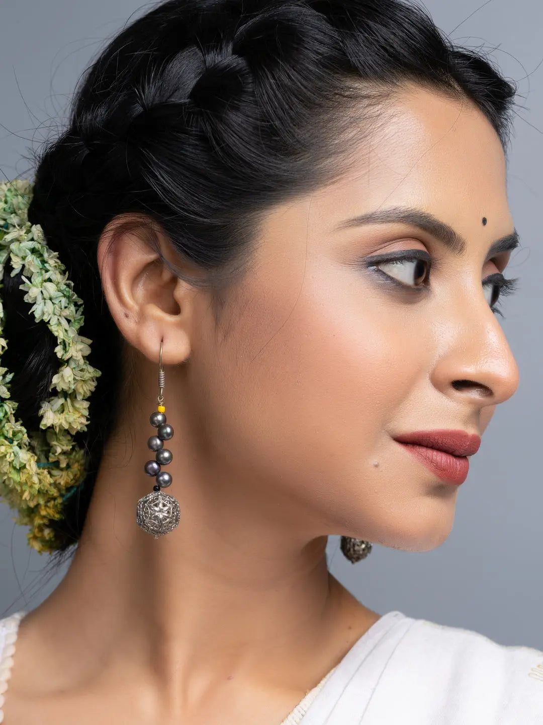 Button Pearl Midnight Grey Earrings - Lookandadorn.com