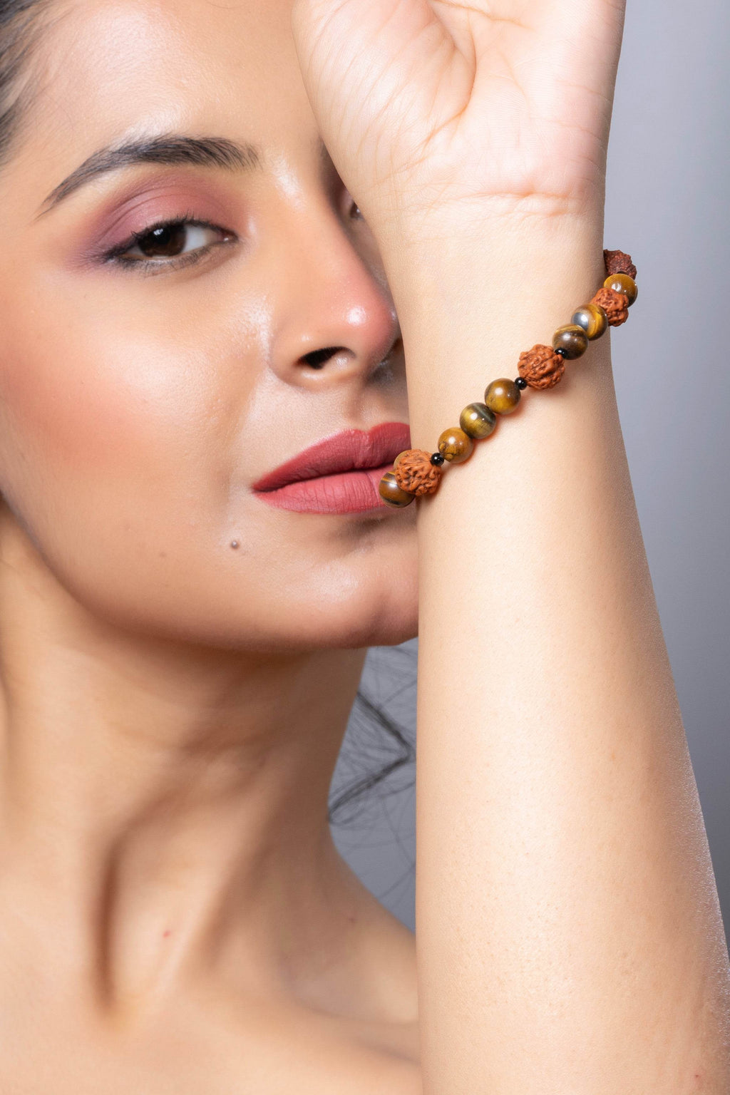 Handmade Rudraksh Bracelet with Semi Precious Brown Tiger's Eye for Unisex - Lookandadorn.com