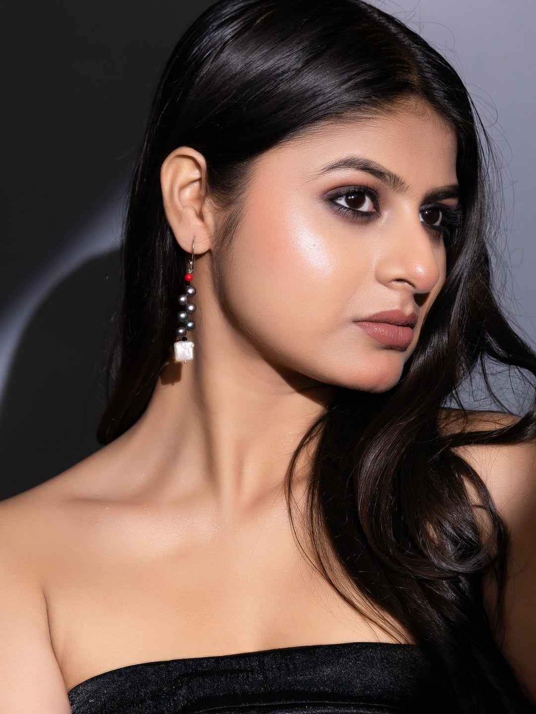 White Black Button pearl Earrings