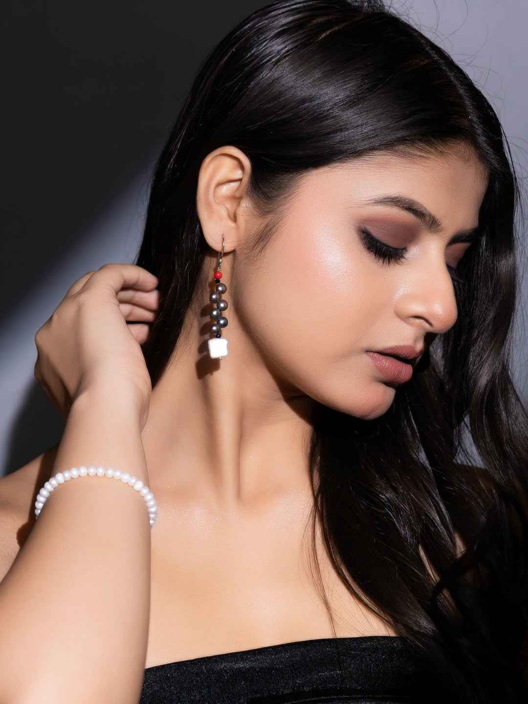 White Black Button pearl Earrings