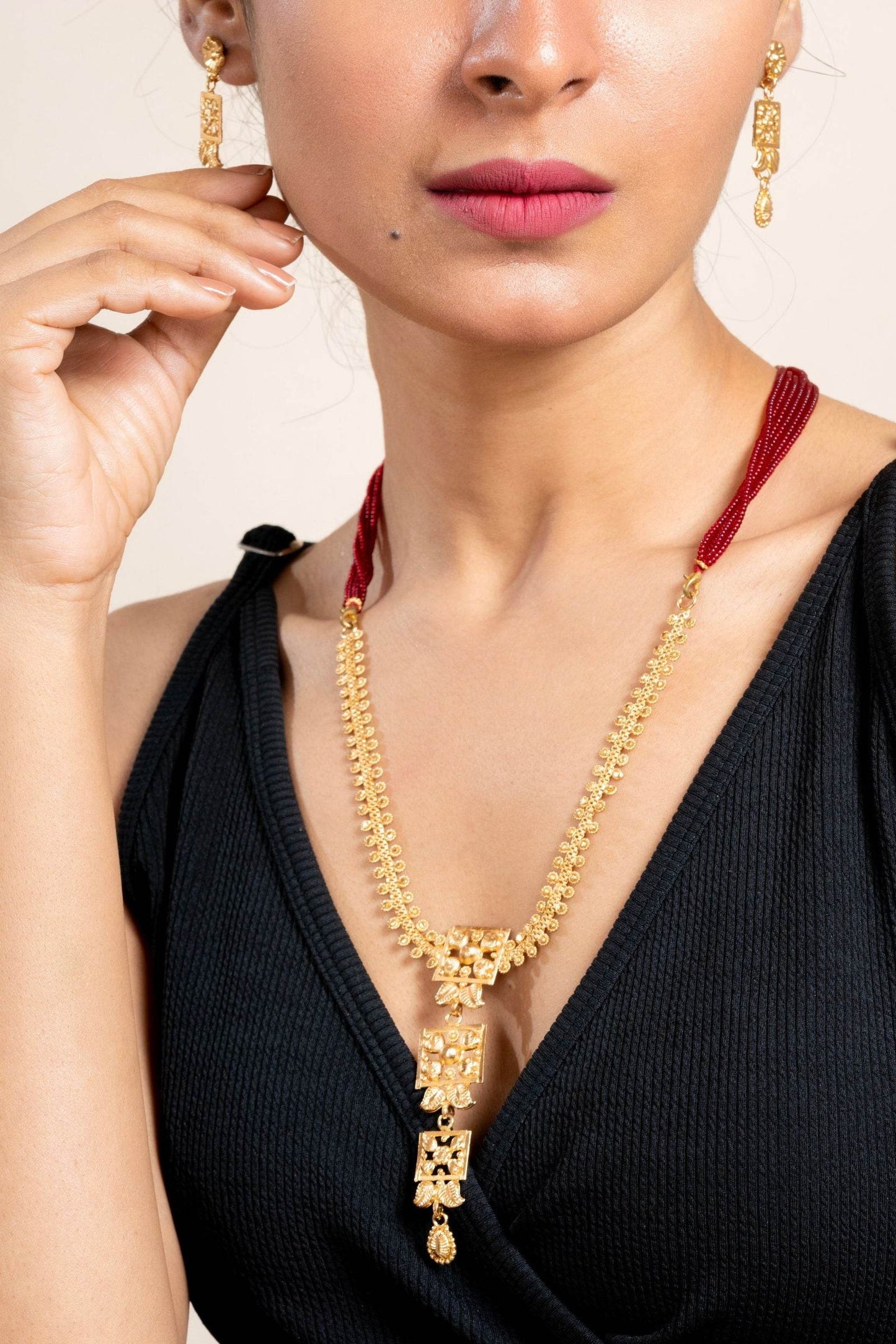 Gold Plated Floral Necklace with Matching Stud Earrings Jewelry Set, Exquisite Jewelry for All Occasions - Lookandadorn.com