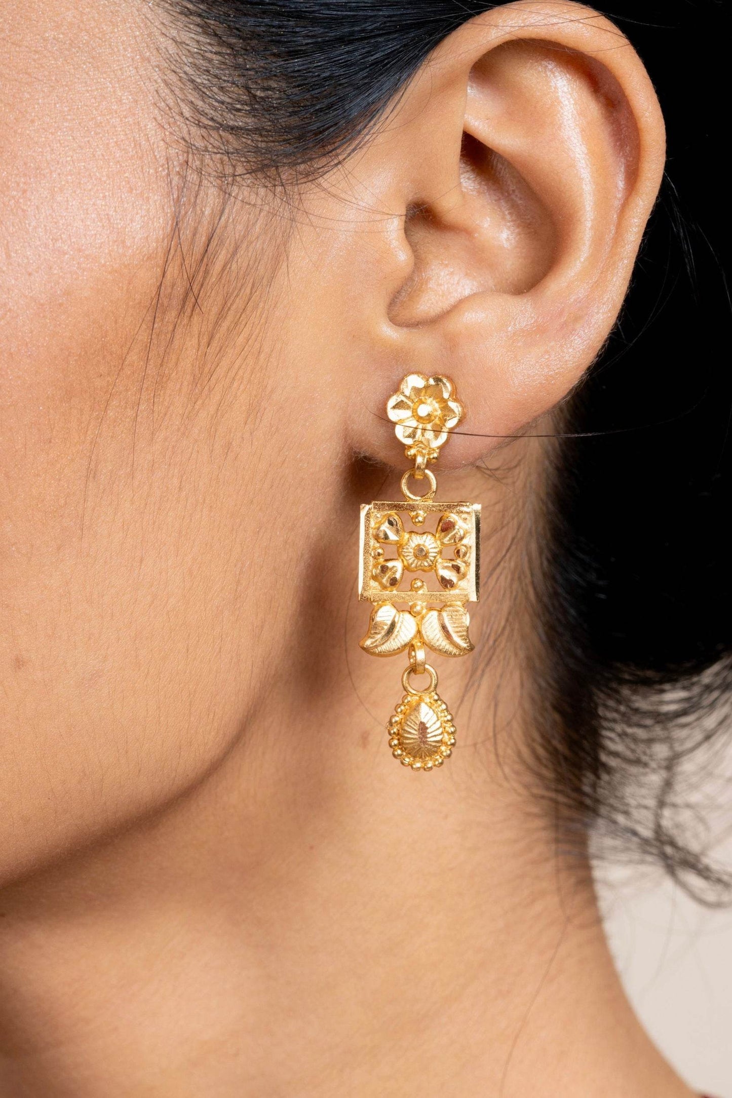Gold Plated Floral Necklace with Matching Stud Earrings Jewelry Set, Exquisite Jewelry for All Occasions - Lookandadorn.com