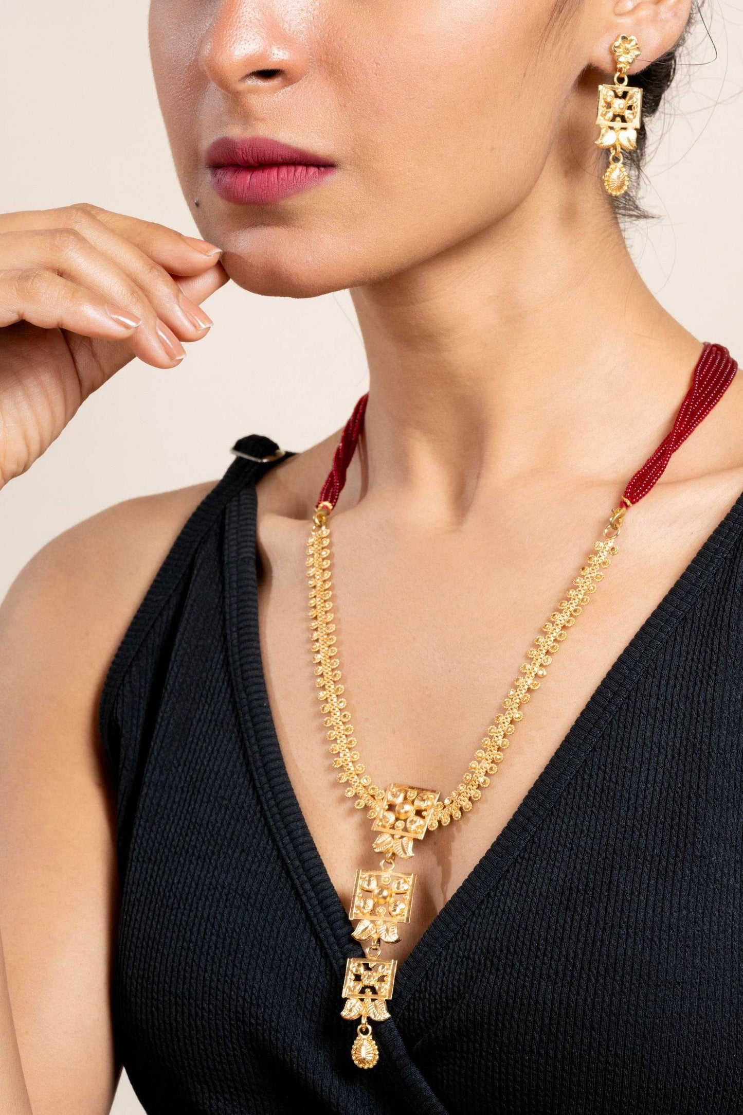 Gold Plated Floral Necklace with Matching Stud Earrings Jewelry Set, Exquisite Jewelry for All Occasions - Lookandadorn.com