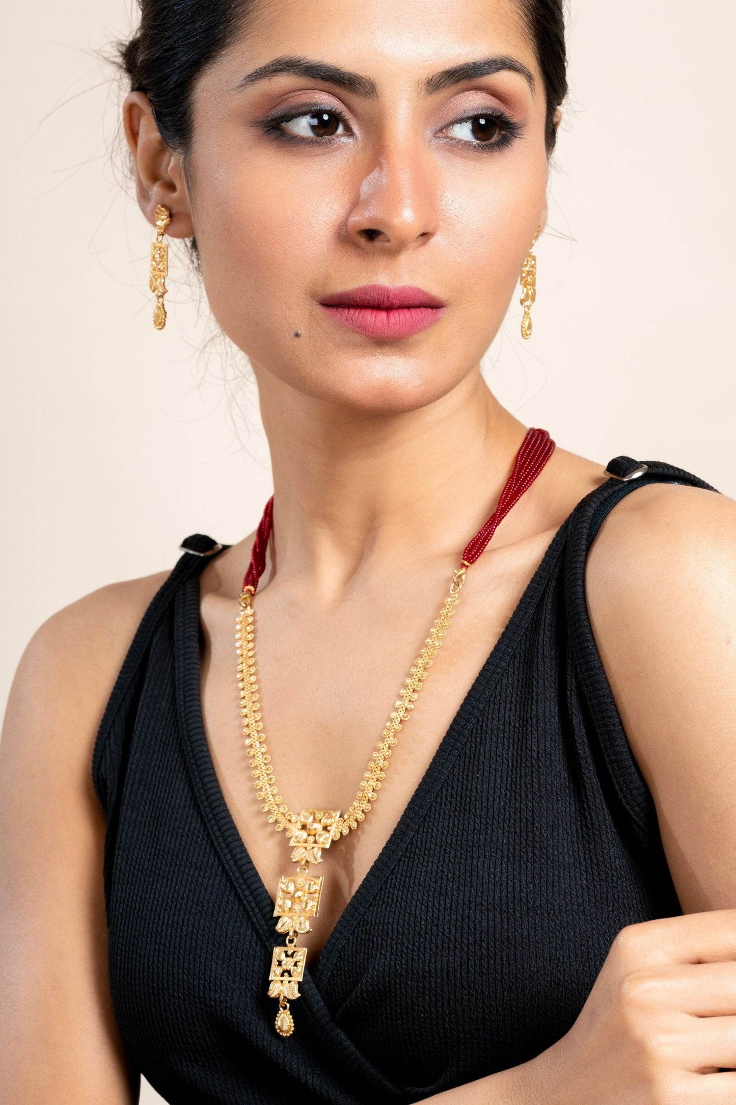Gold Plated Floral Necklace with Matching Stud Earrings Jewelry Set, Exquisite Jewelry for All Occasions - Lookandadorn.com