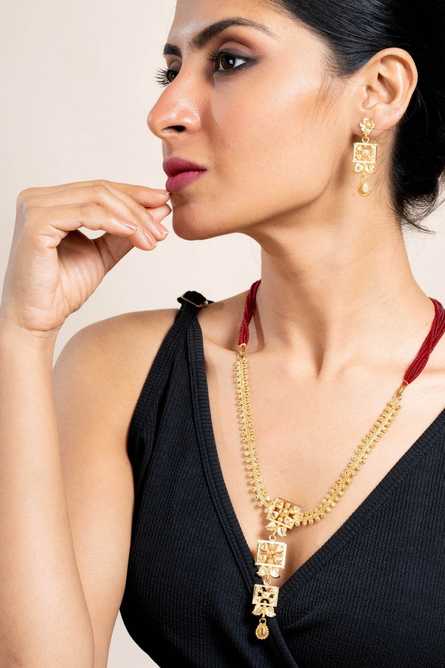 Gold Plated Floral Necklace with Matching Stud Earrings Jewelry Set, Exquisite Jewelry for All Occasions - Lookandadorn.com