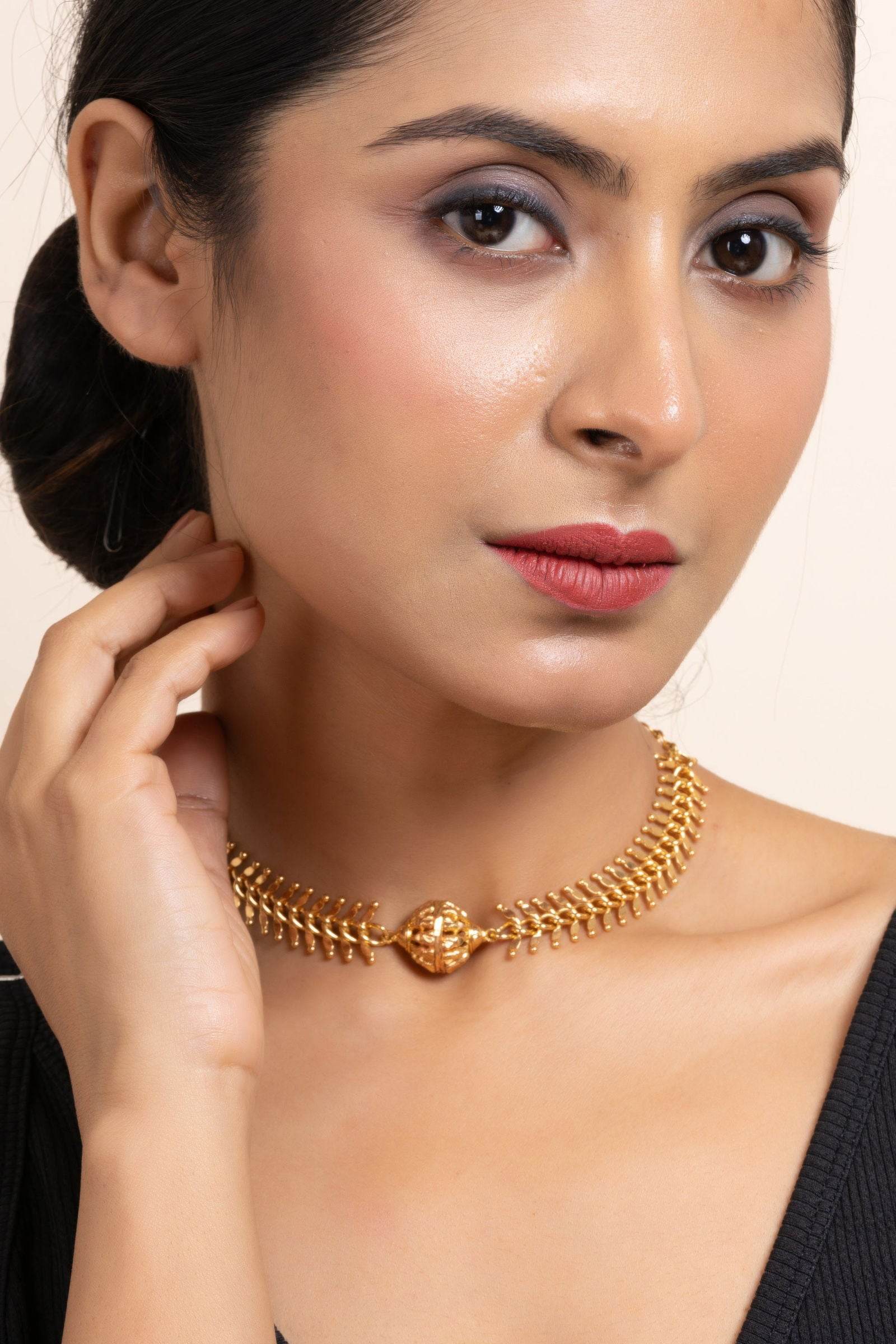 Gold Plated Fish Bone Choker Necklace with Unique Focal Bead - Exquisite Jewelry - Lookandadorn.com