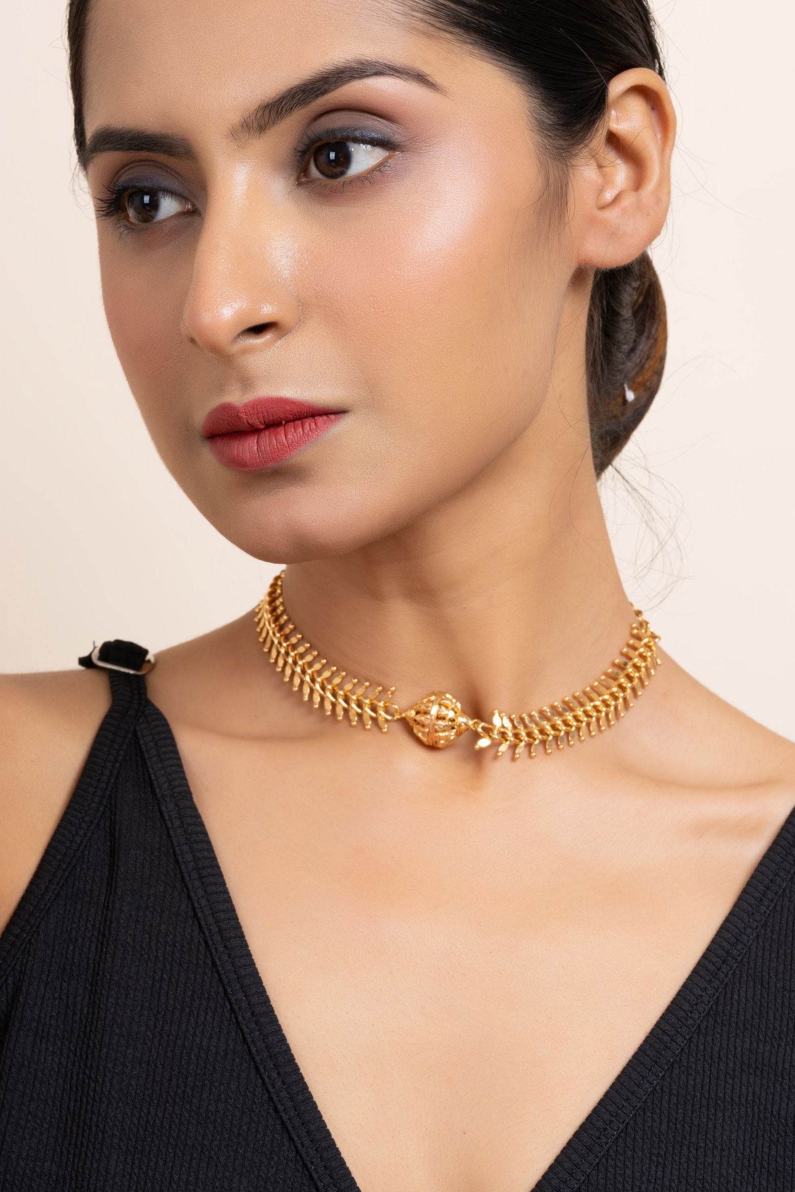 Gold Plated Fish Bone Choker Necklace with Unique Focal Bead - Exquisite Jewelry - Lookandadorn.com