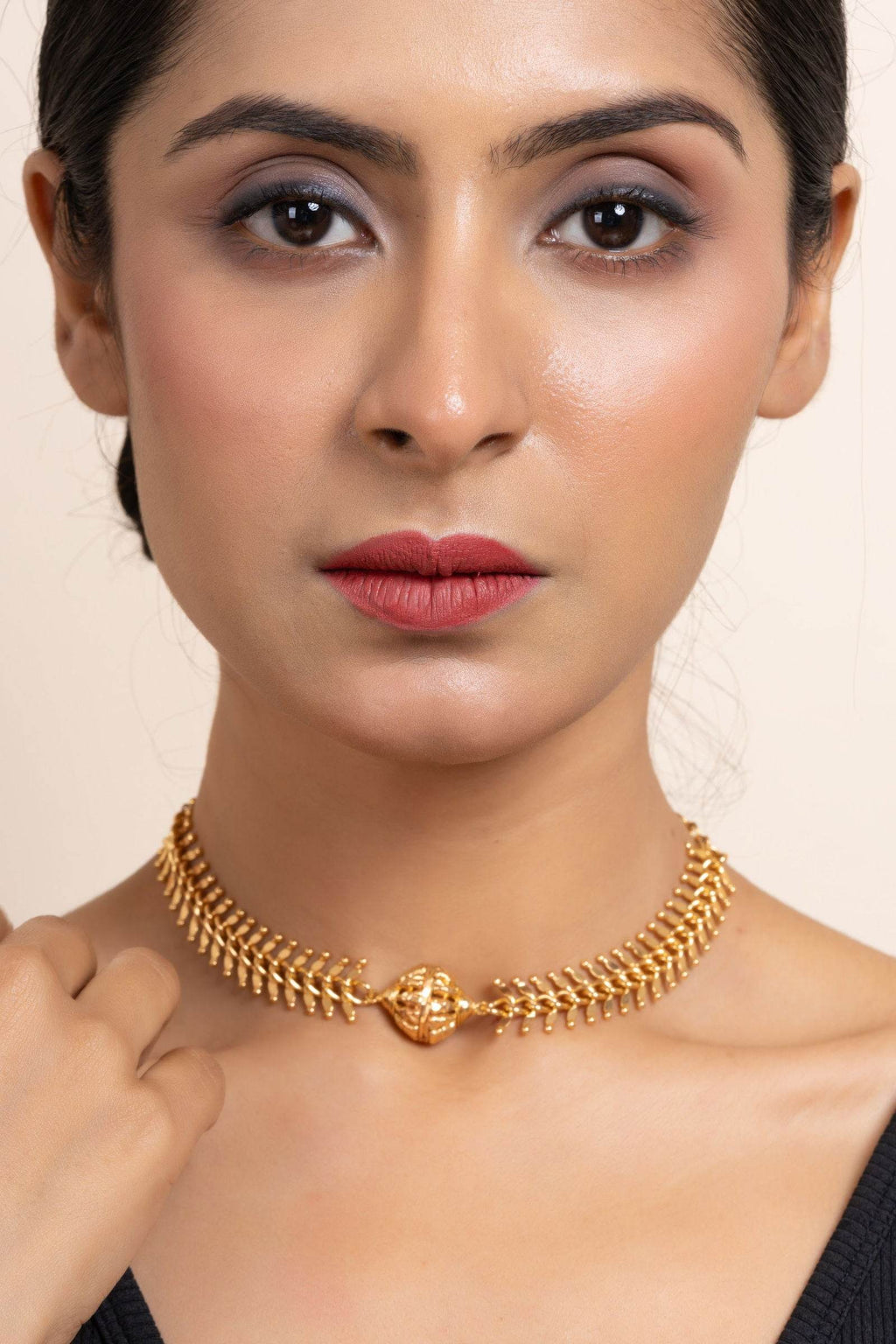 Gold Plated Fish Bone Choker Necklace with Unique Focal Bead - Exquisite Jewelry - Lookandadorn.com