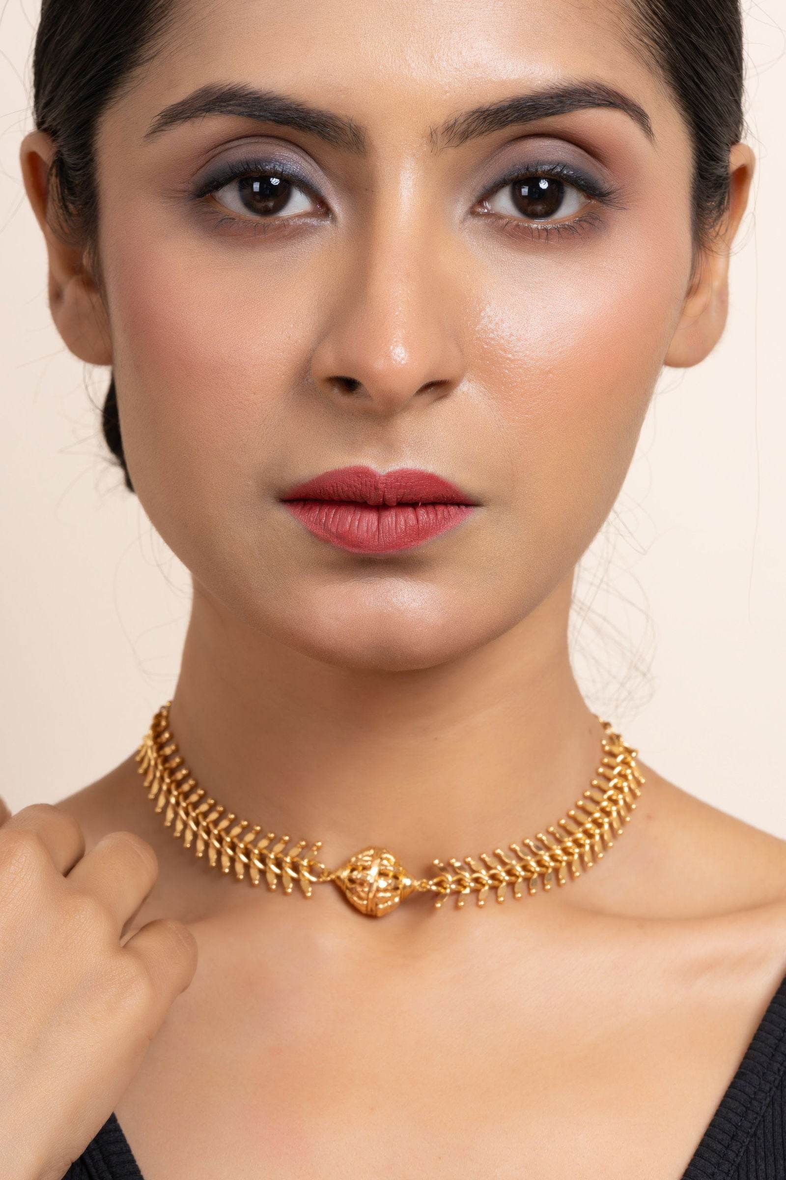 Gold Plated Fish Bone Choker Necklace with Unique Focal Bead - Exquisite Jewelry - Lookandadorn.com