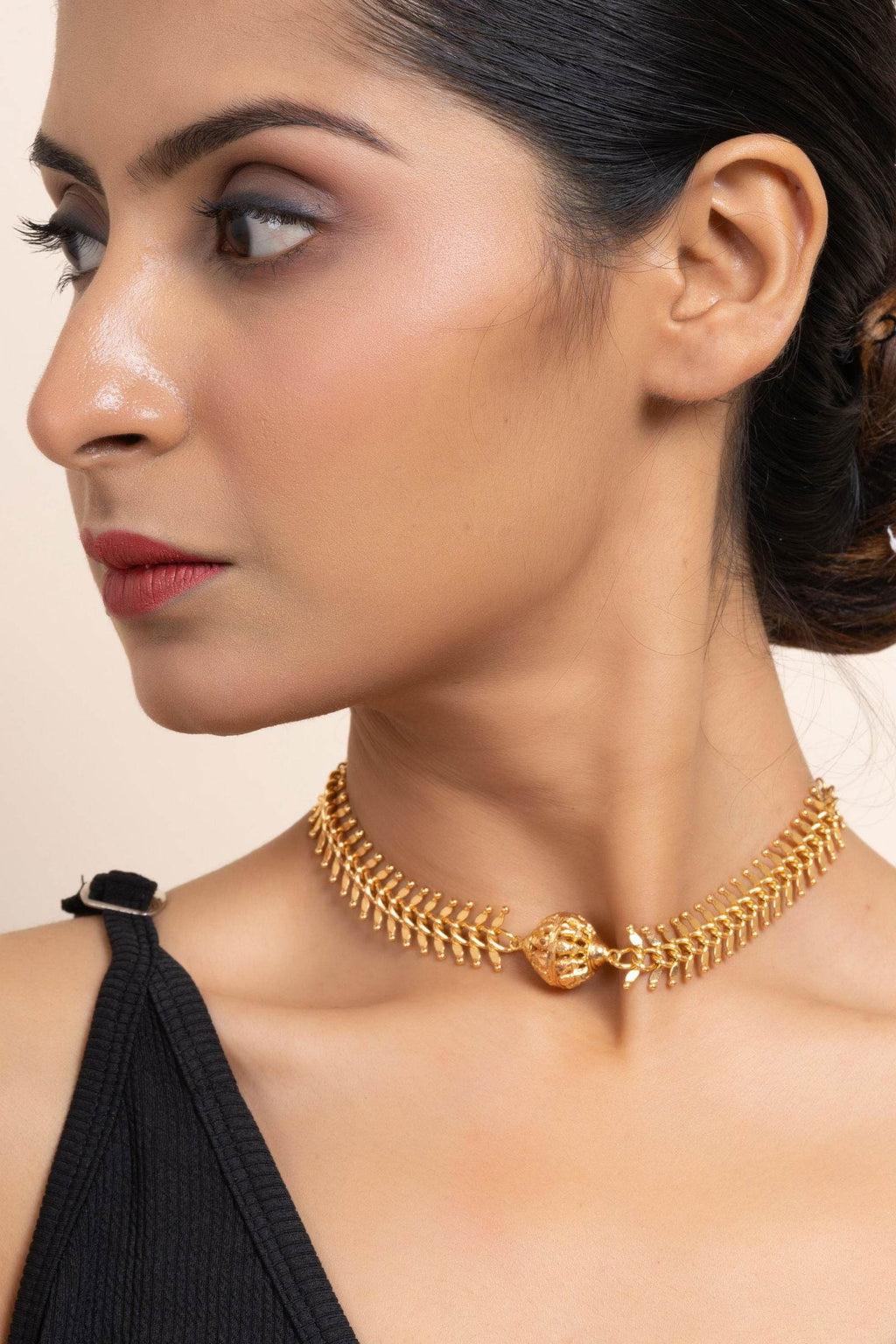 Gold Plated Fish Bone Choker Necklace with Unique Focal Bead - Exquisite Jewelry - Lookandadorn.com