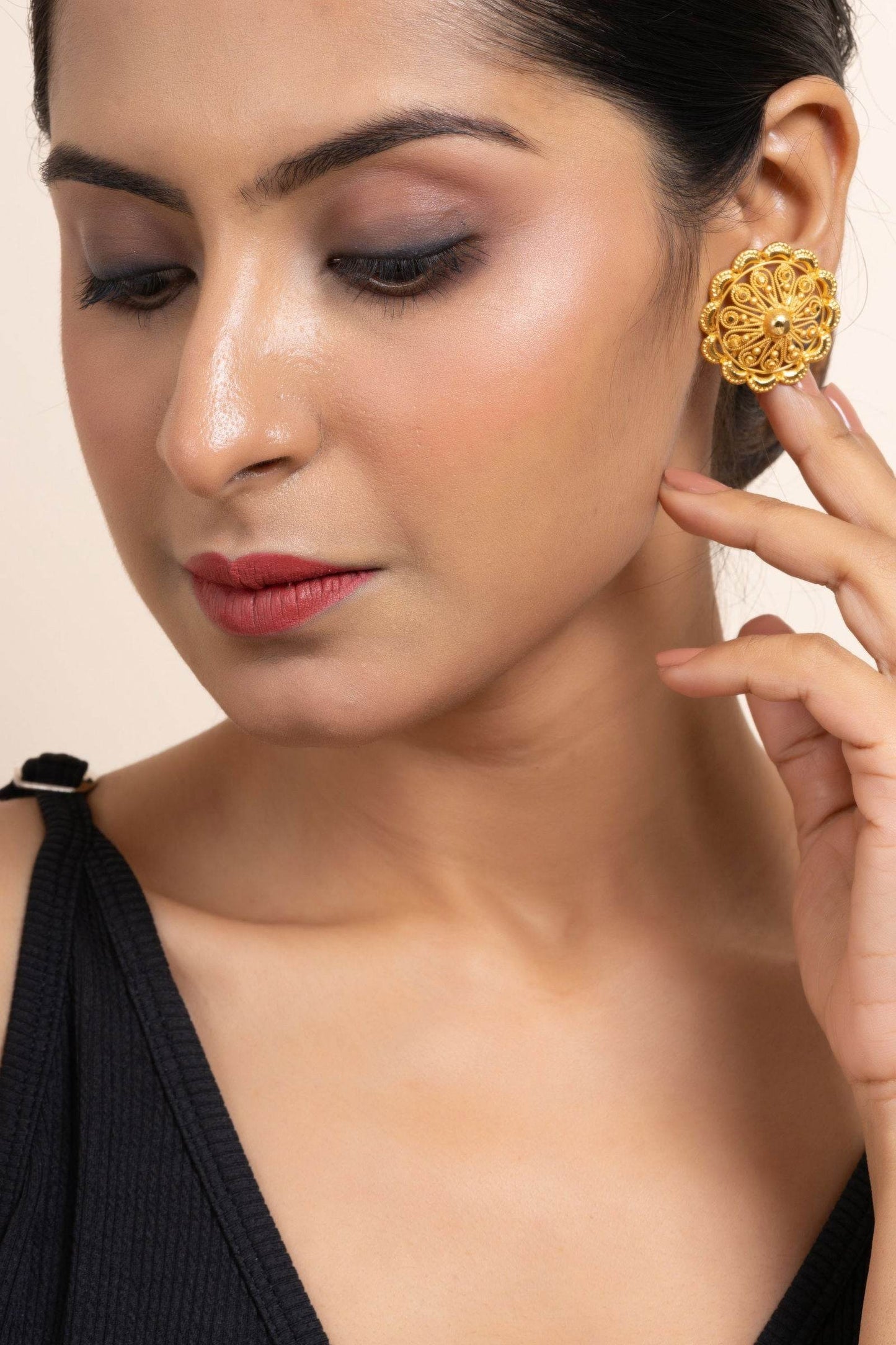 Gold Plated Floral Cutwork Stud Earrings - Exquisite Jewelry for All Occasions - Lookandadorn.com
