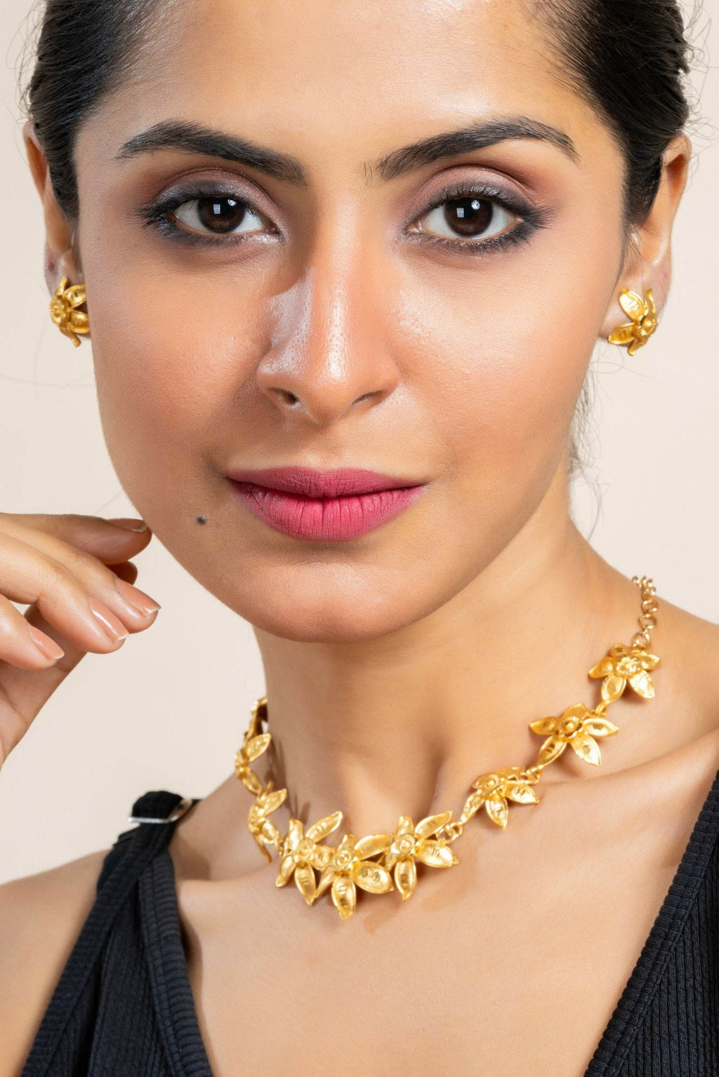 Gold Plated Floral Choker Necklace Set with Matching Stud Earrings – Exclusive Copper Jewelry - Lookandadorn.com