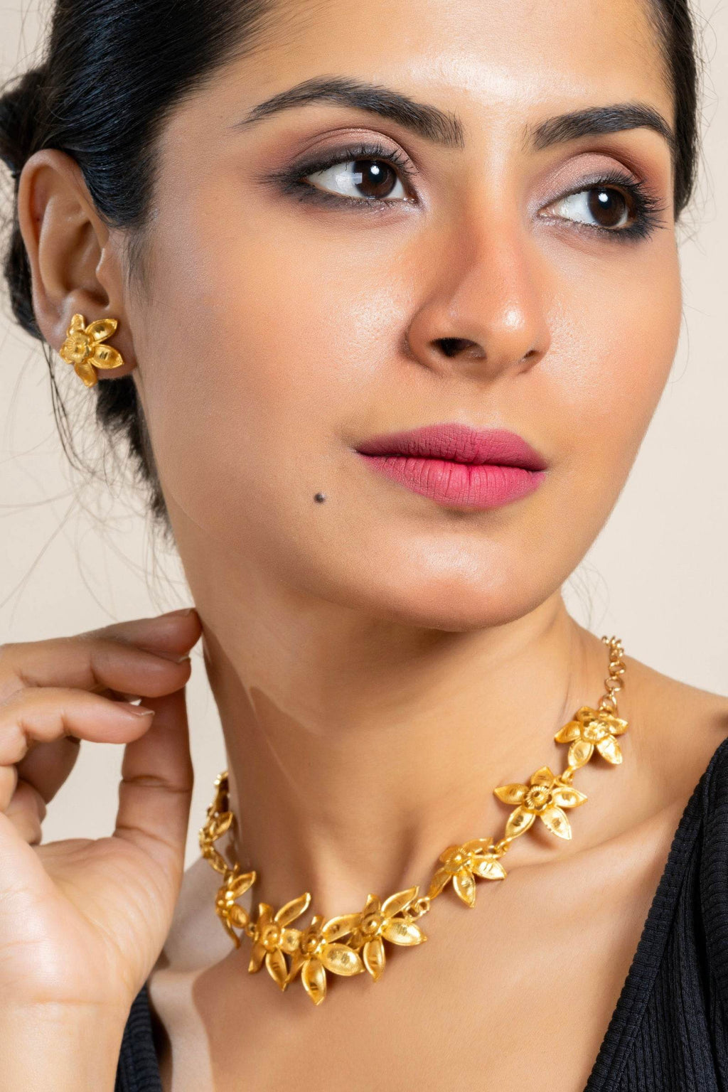 Gold Plated Floral Choker Necklace Set with Matching Stud Earrings – Exclusive Copper Jewelry - Lookandadorn.com
