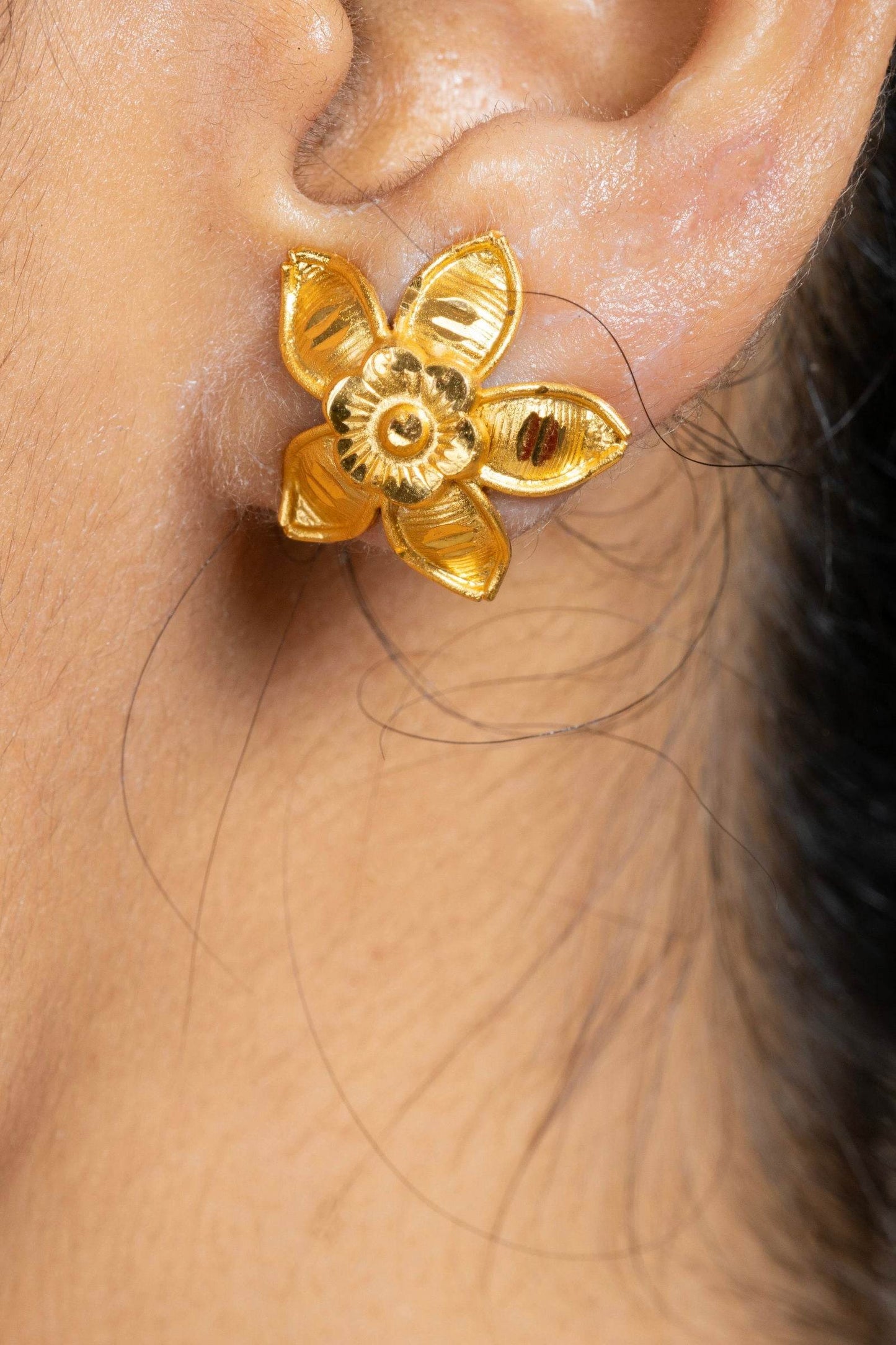 Gold Plated Floral Choker Necklace Set with Matching Stud Earrings – Exclusive Copper Jewelry - Lookandadorn.com