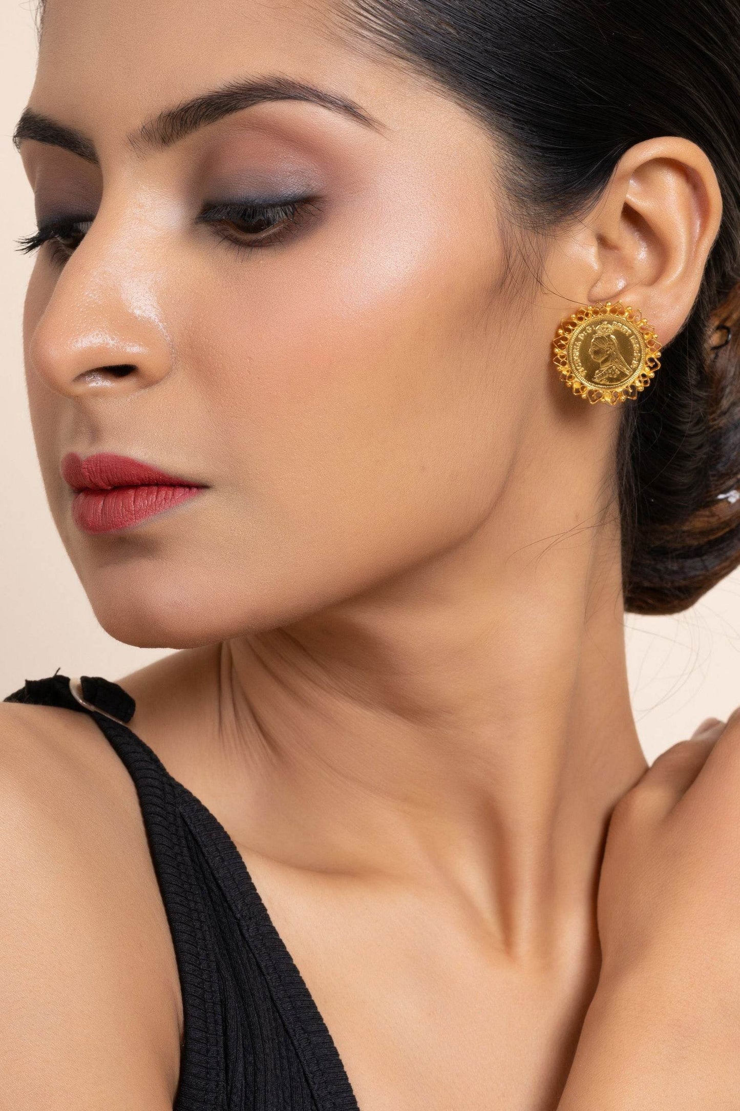 Gold Plated Guinea Coin Stud Earrings – Exquisite Jewelry for All Occasions - Lookandadorn.com