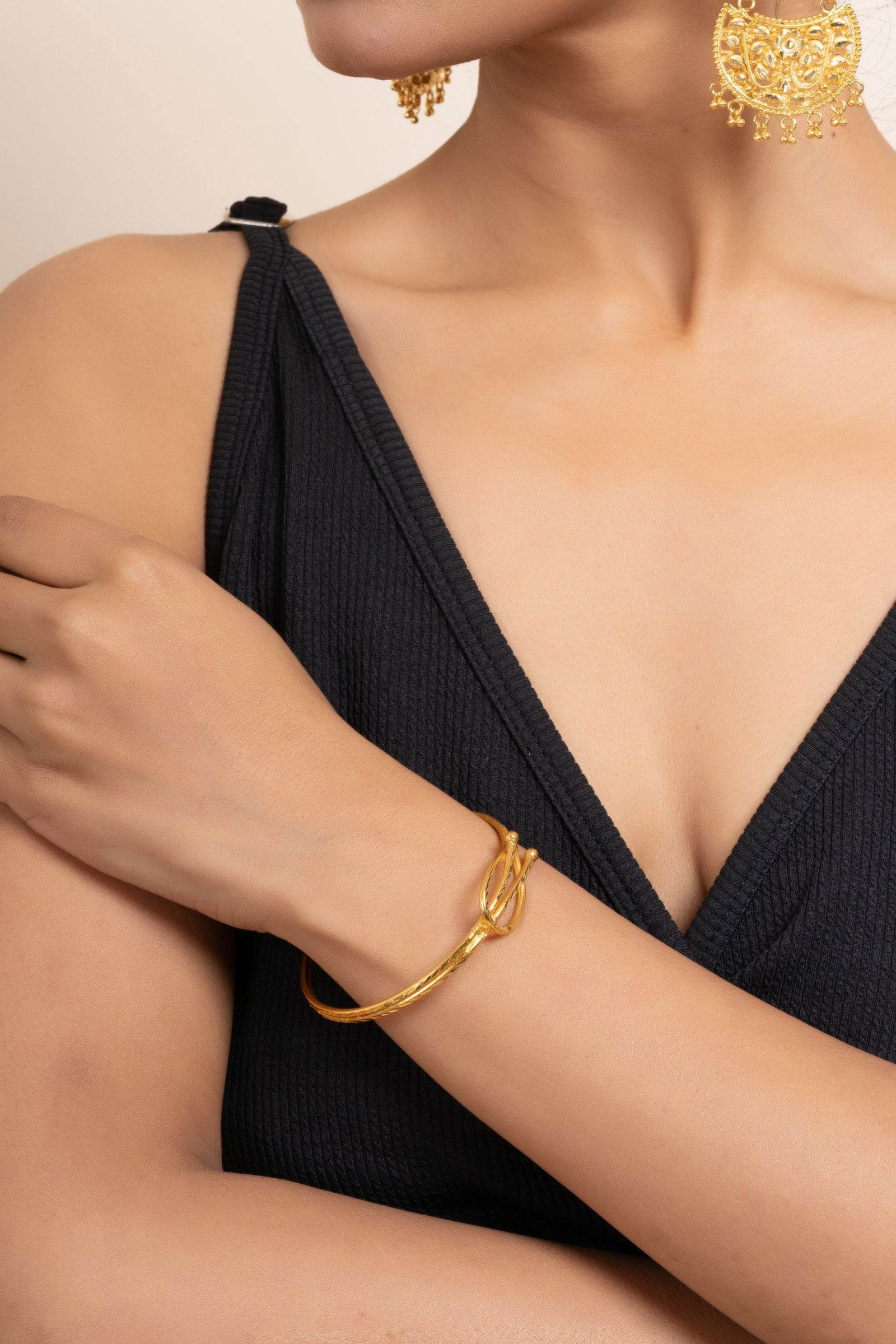 Gold Plated Twisted Noa Bangle - Copper Jewelry, Non-Allergic, Elegant Design for All Occasions - Lookandadorn.com