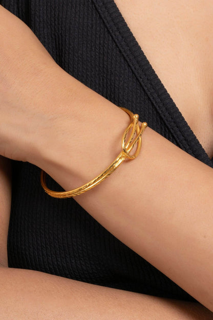 Gold Plated Twisted Noa Bangle - Copper Jewelry, Non-Allergic, Elegant Design for All Occasions - Lookandadorn.com