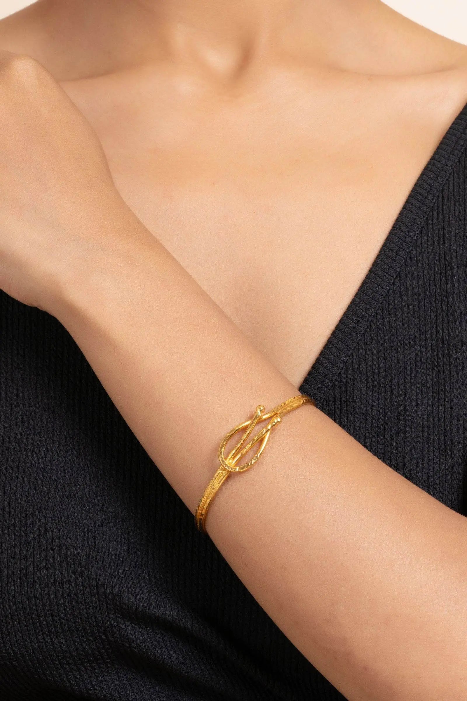 Gold Plated Twisted Noa Bangle - Copper Jewelry, Non-Allergic, Elegant Design for All Occasions - Lookandadorn.com