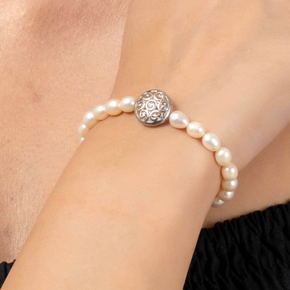 Handmade Beige Freshwater Pearl Bracelet with Intricate Filigree Beads for Elegant Style - Lookandadorn.com