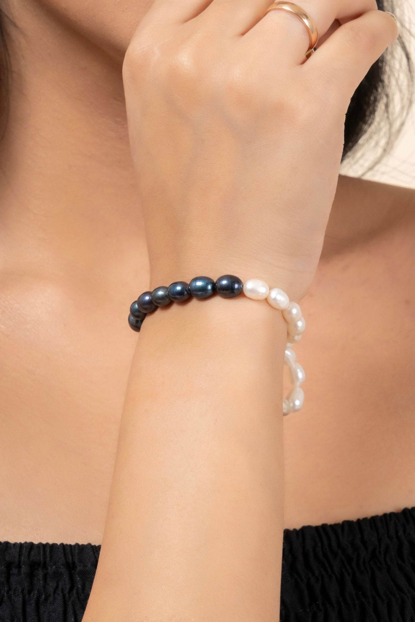 Handmade Freshwater Beige And Black Half And Half Pearl Bracelet - Elegant Statement Jewelry - Lookandadorn.com