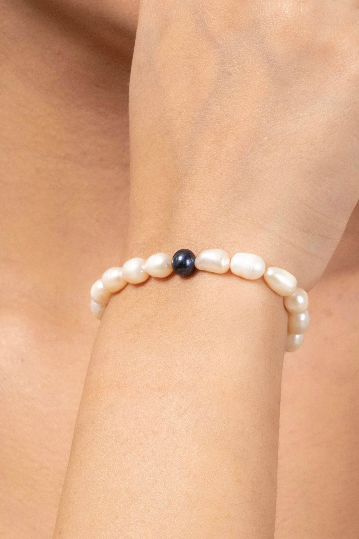 Handmade Freshwater Pearl Bracelet With Beige And Black Pearls - Elegant Sophistication For Any Outfit - Lookandadorn.com