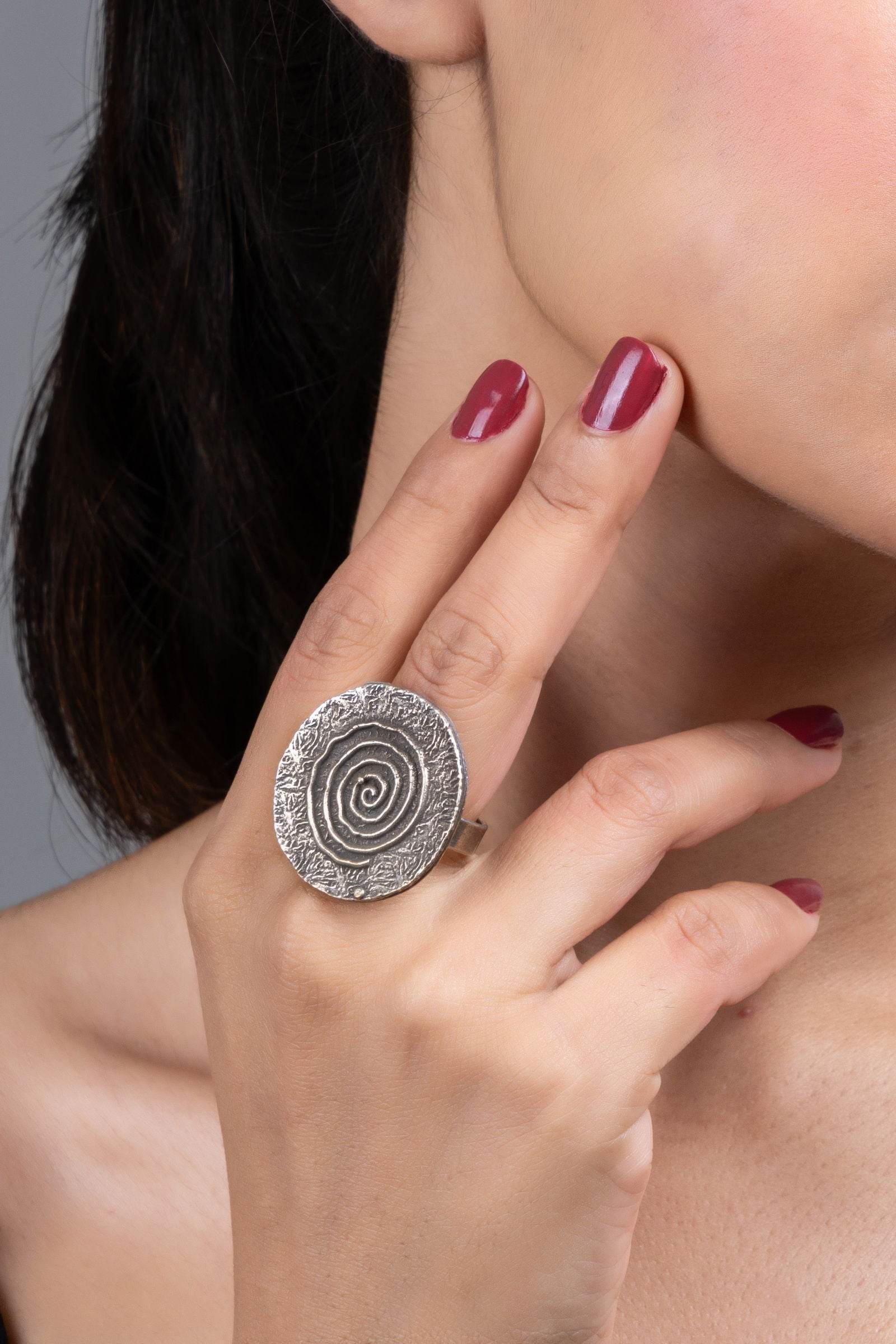 Oxidised Silver Round Spiral Adjustable Finger Ring - Vintage Charm for All Occasions - Lookandadorn.com