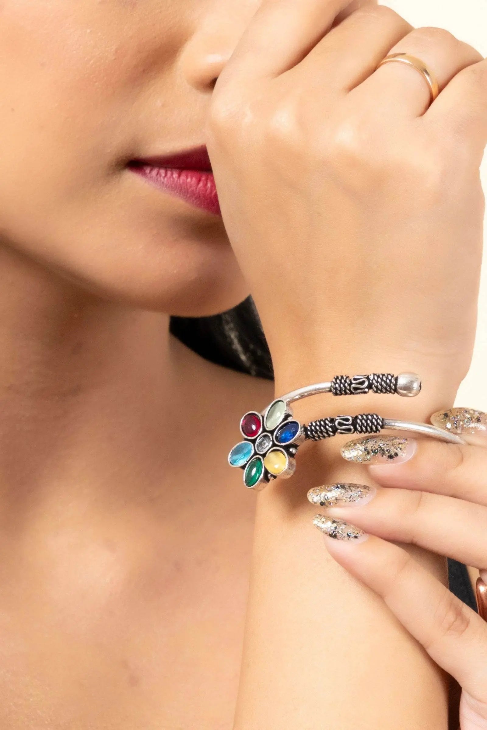 Oxidized Silver Adjustable Bracelet with 7 Multicolor Stones for Unique Elegance and Glamour - Lookandadorn.com