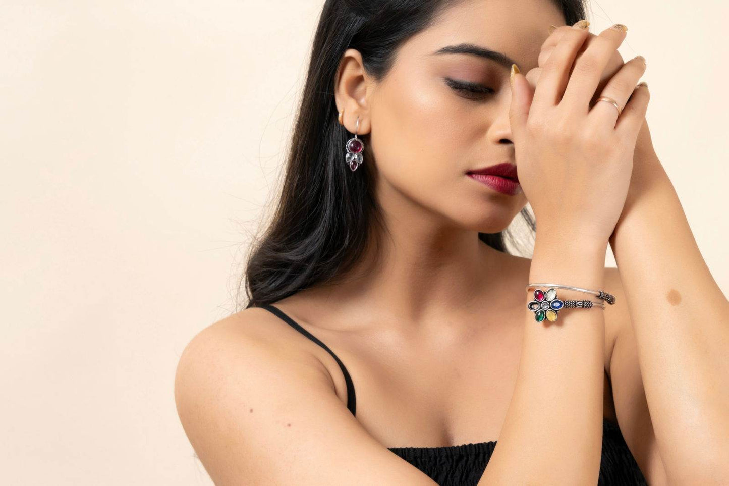 Oxidized Silver Adjustable Bracelet with 7 Multicolor Stones for Unique Elegance and Glamour - Lookandadorn.com