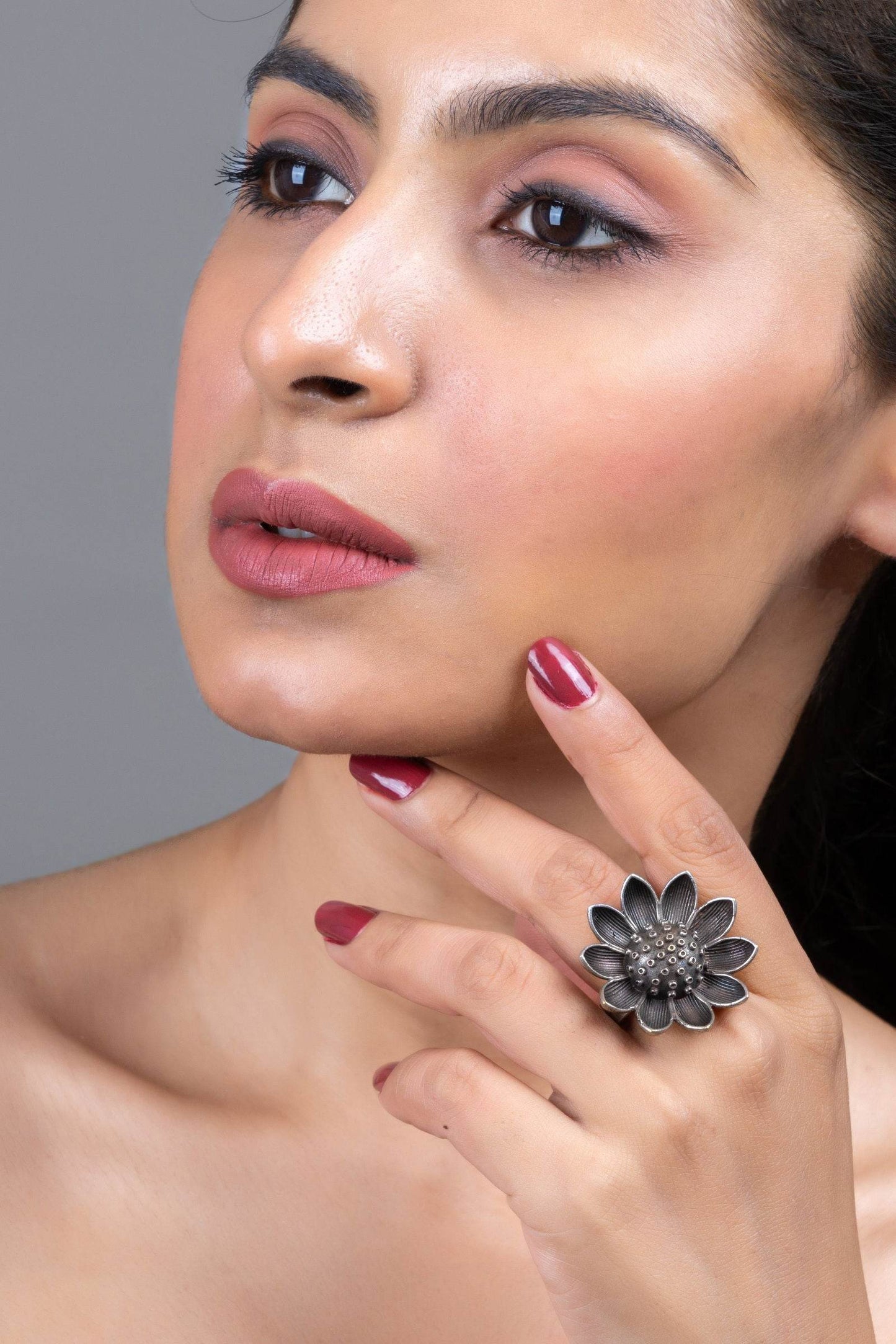 Oxidized Silver Adjustable Sunflower Ring with Intricate Detailing for All Occasions - Lookandadorn.com