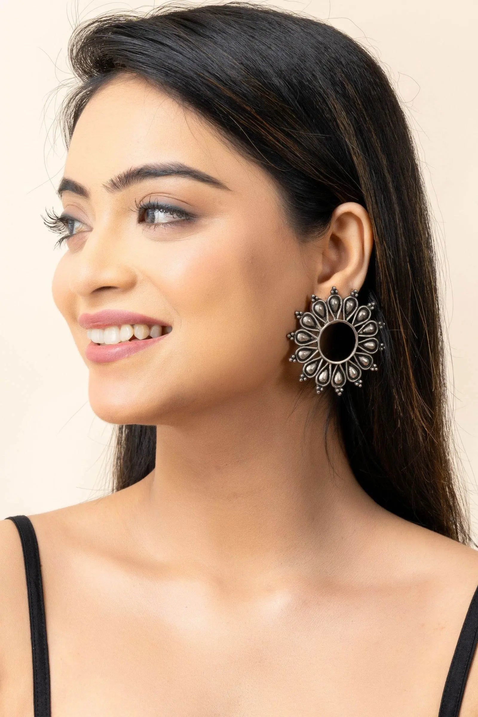 Oxidized Silver Replica Hollow Floral Stud Earrings - Lookandadorn.com