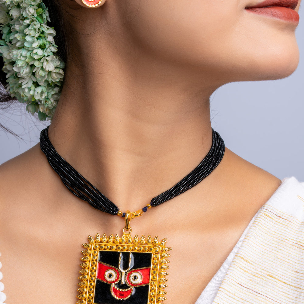 LOOK AND ADORN gold plated necklace set with black beads and square pendant featuring artistic face design