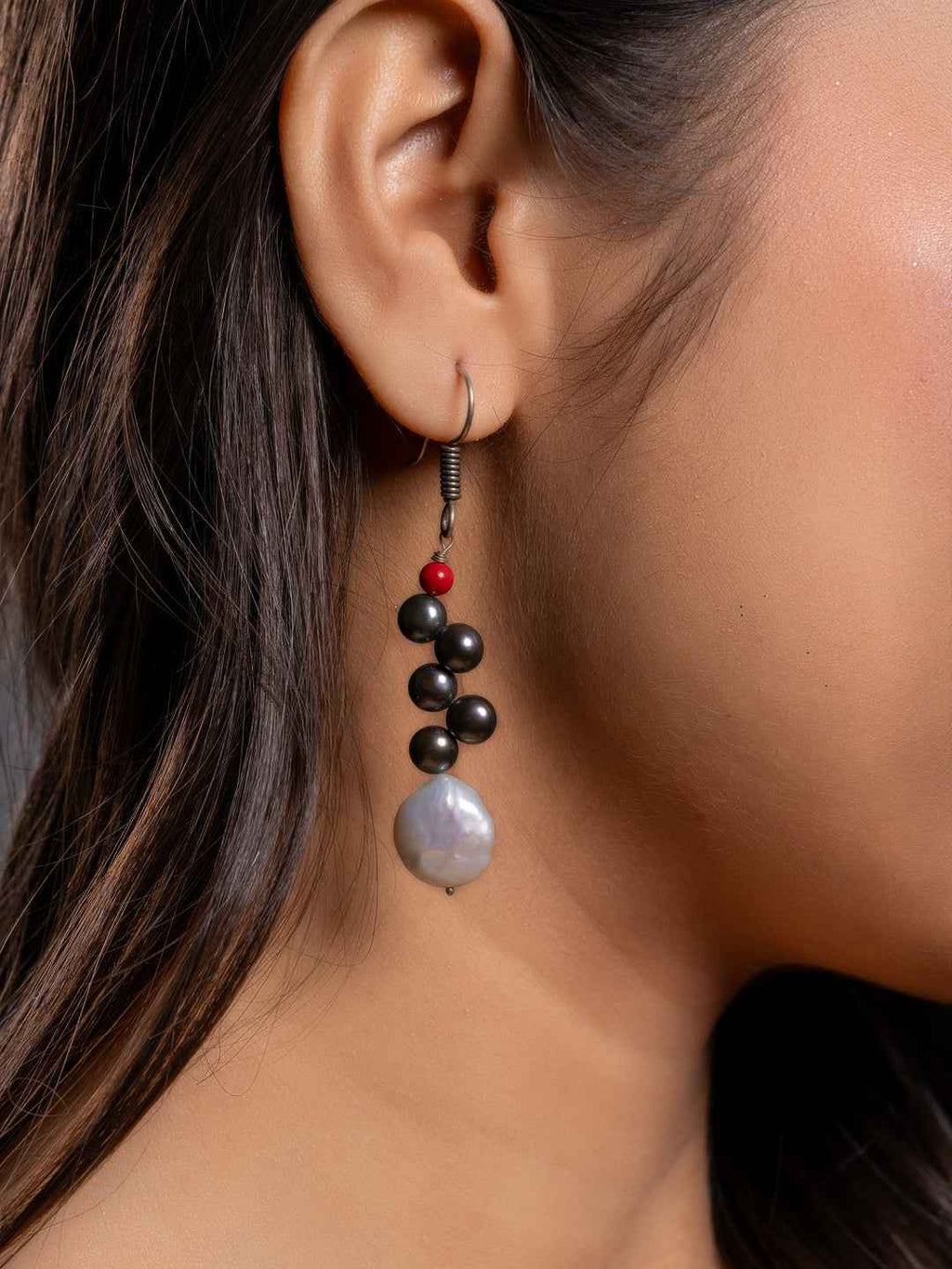 LOOK AND ADORN pearl earrings featuring a mix of black and gray pearls with red accents for a stylish look