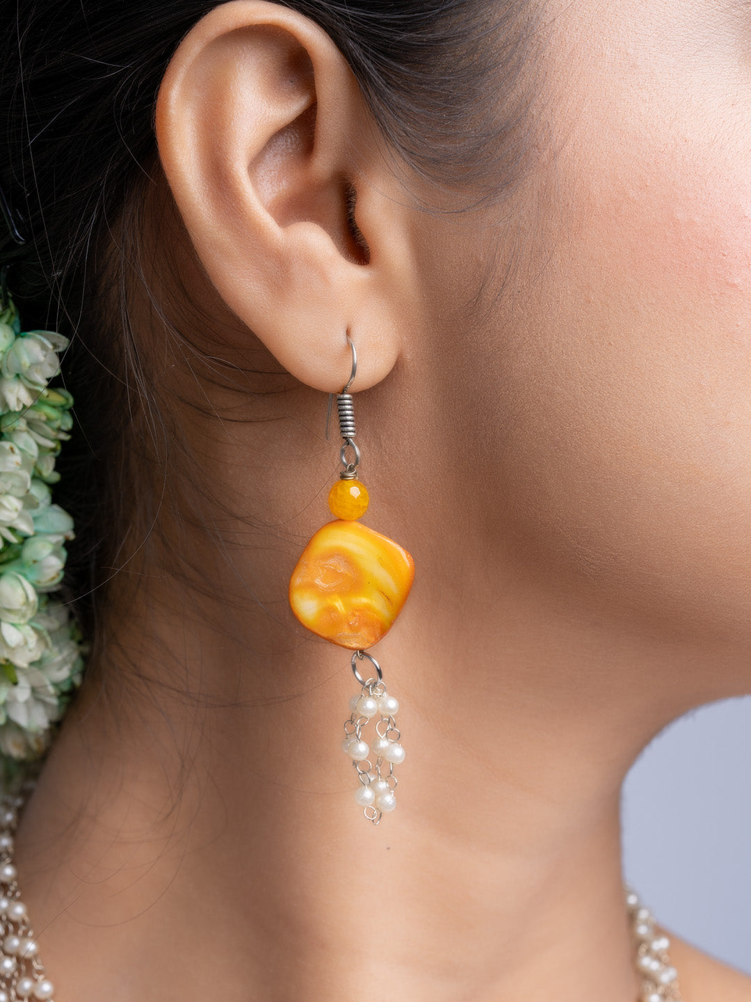 LOOK AND ADORN handmade mother of pearl necklace set featuring yellow stone and pearl drop earrings