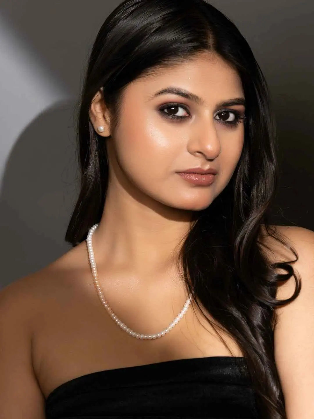 Elegant pearl necklace set featuring lustrous white pearls, perfect for formal occasions or daily wear